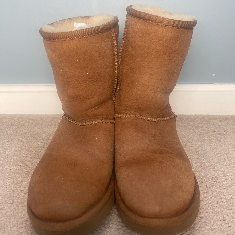 UGG Classic short II in chestnut size 7. Great used condition